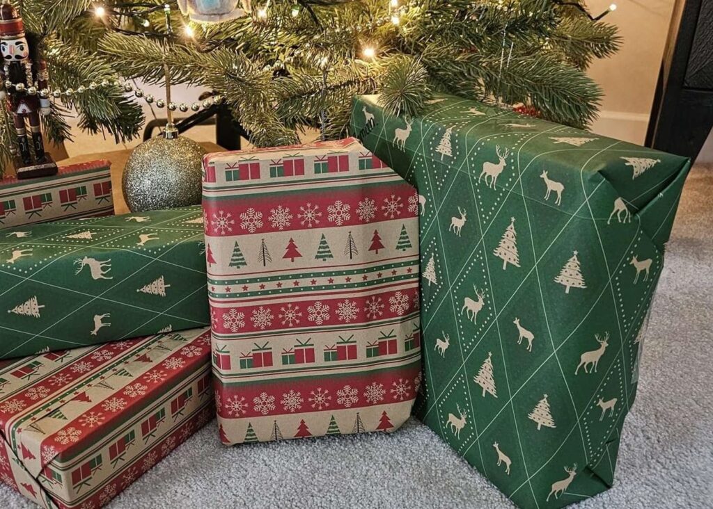 Gift Wrapping Paper Xmas Christmas Present Classic Festive Traditional Green Red Pattern Design Giftwrap Pack Set 10 Sheets